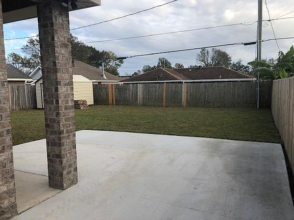 3rd image of 220 River Village Dr