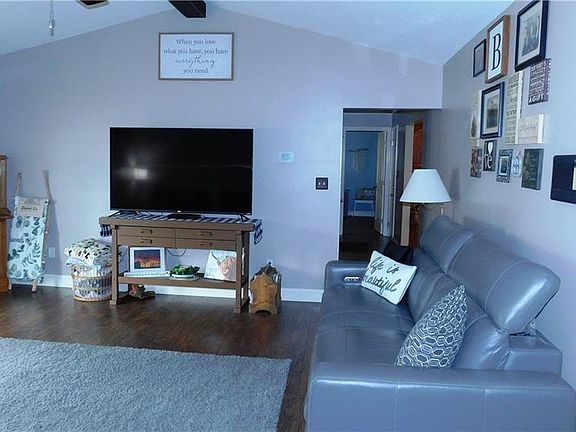 4th image of 943 Brighton Dr