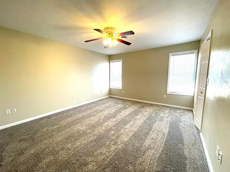 601 Heritage Ct — Photo 11