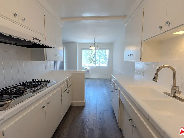 1930 S Robertson Blvd #7 — Photo 13