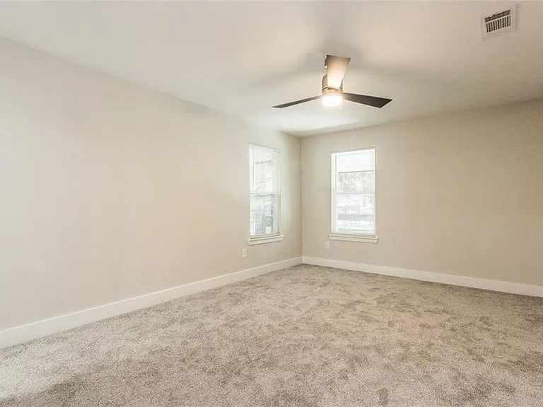 916 S Rosemont Ave — Photo 13