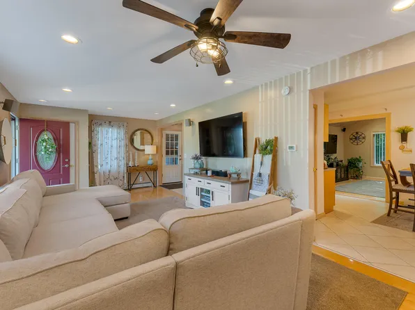 39 Weymouth Street, Saco, ME 04072