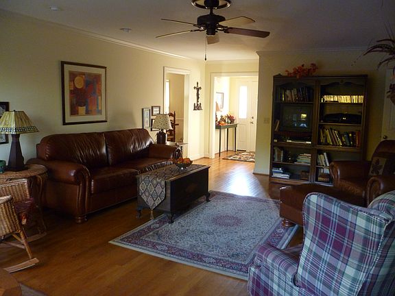 3rd image of 172 Cottonwood Dr