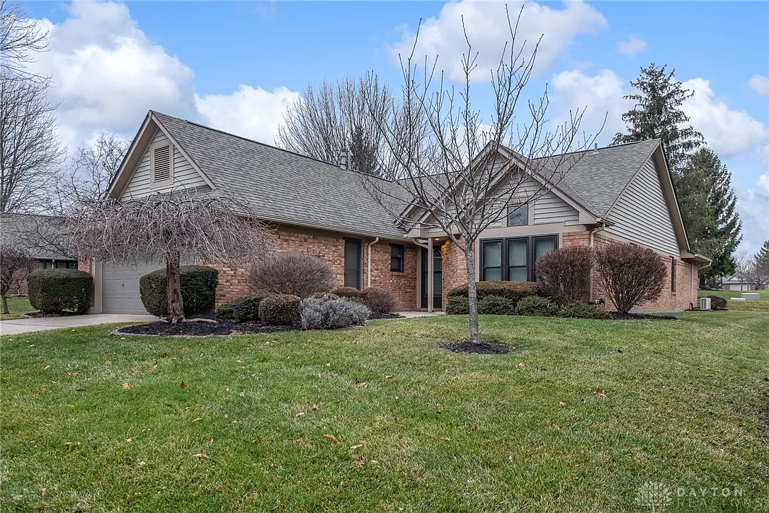 466 Springside Dr photo 1