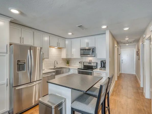 104 Cove East #207, Horseshoe Bay, TX 78657