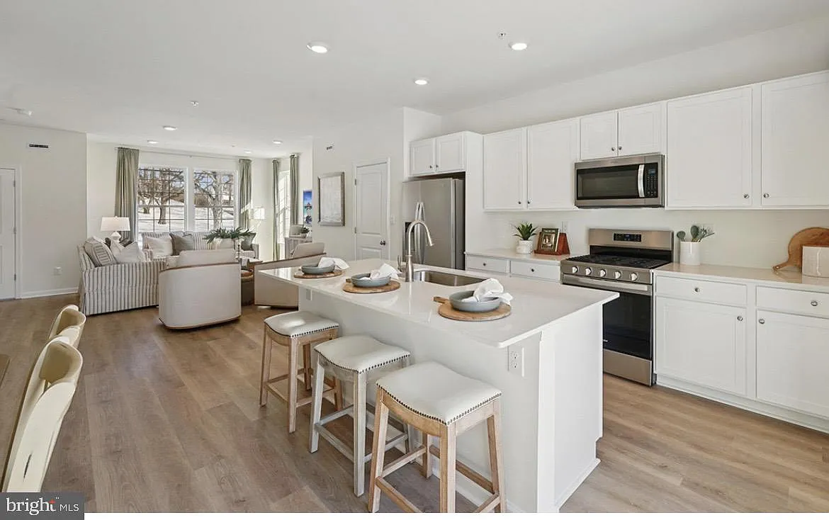 3 bed, 2.5 bath, 1763 sqft, $3,350 — Photo 1
