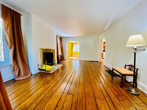 4th image of 8074 Kent St