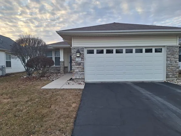 12051 Sweetwater Ln, Huntley, IL 60142