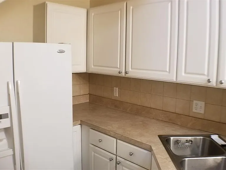4335 NW 48th St #105 — Photo 11
