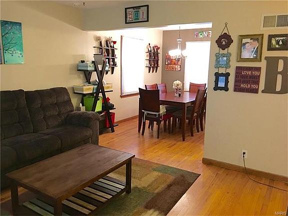 3rd image of 10241 Dandridge Dr