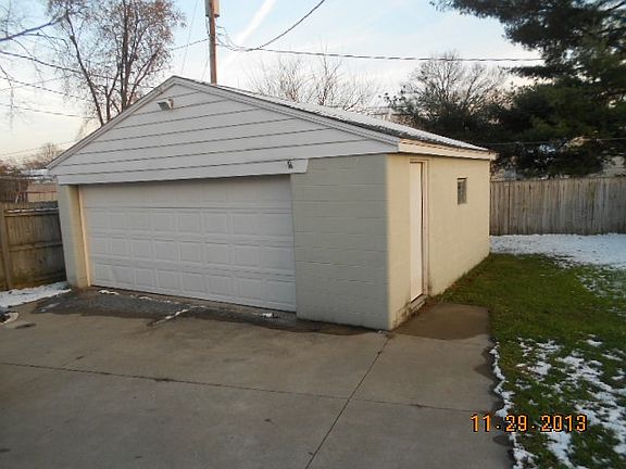 3rd image of 362 Mayflower Blvd