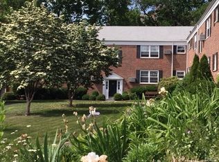 98 Strawberry Hill Ave APT 4, Stamford, CT 06902