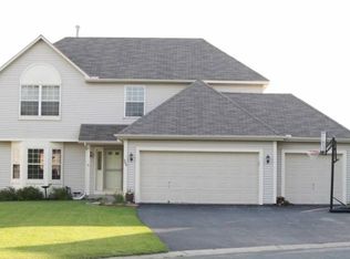 586 Falcon Ridge Rd, Woodbury, MN 55125