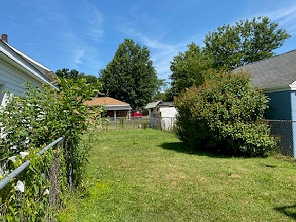 5th image of 806 E 31st St