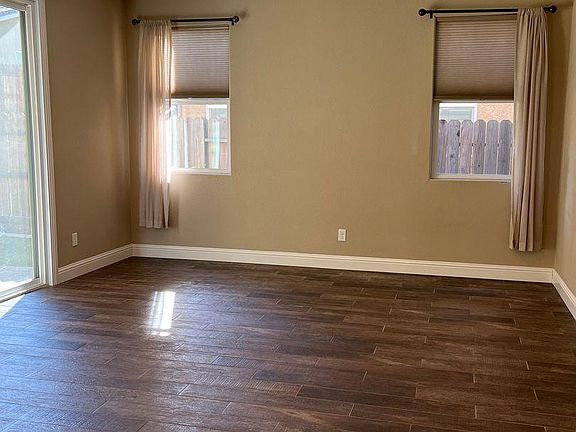 2nd image of 1318 Larkspur Dr