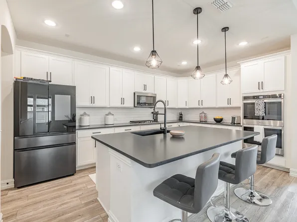 1517 Sawyer Dr, Aubrey, TX 76227
