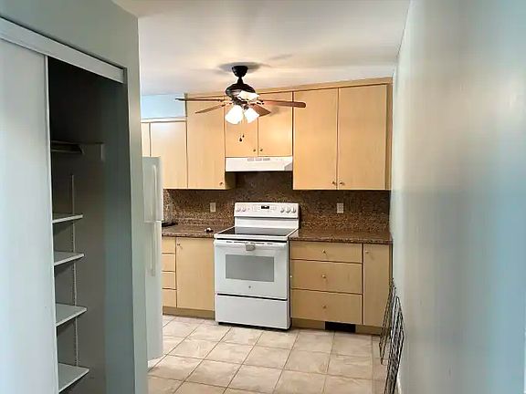 2nd image of 27 Windfield Cres #1A