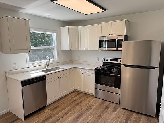 4th image of 200 S Van Buren Ave #303