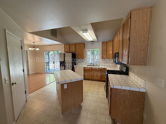 5th image of 2732 Revere Ln