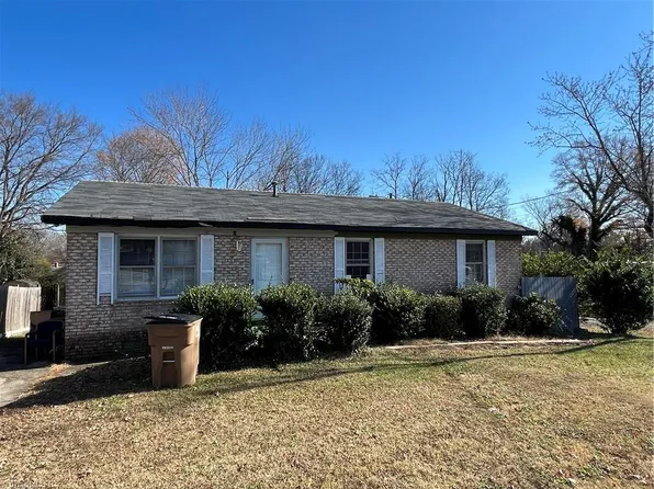1009 S English St, Greensboro, NC 27401