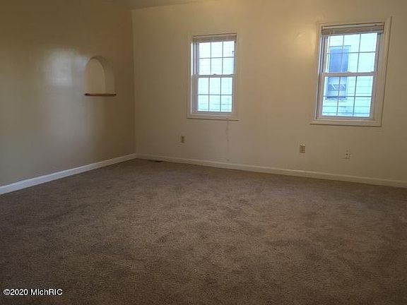 4th image of 211 N Hillsdale St