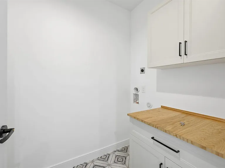4635 Manett St #101 — Photo 26