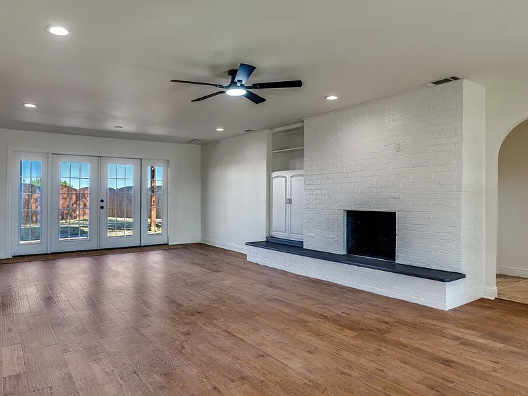 1024 W Apache Trl — Photo 17