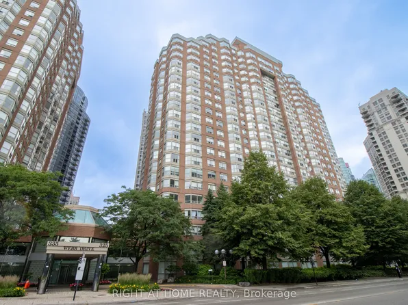325 Webb Dr #1811, Mississauga, ON L5B 3Z9