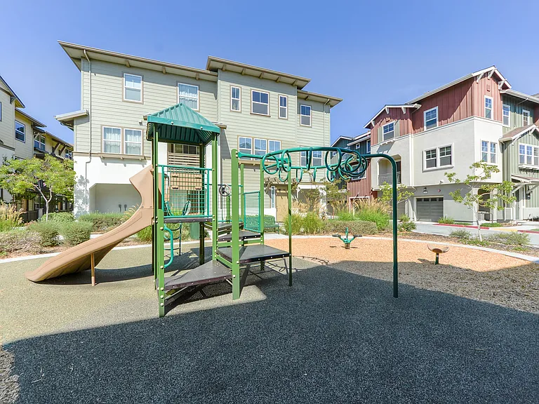 2086 Vincenzo Walkway — Photo 12