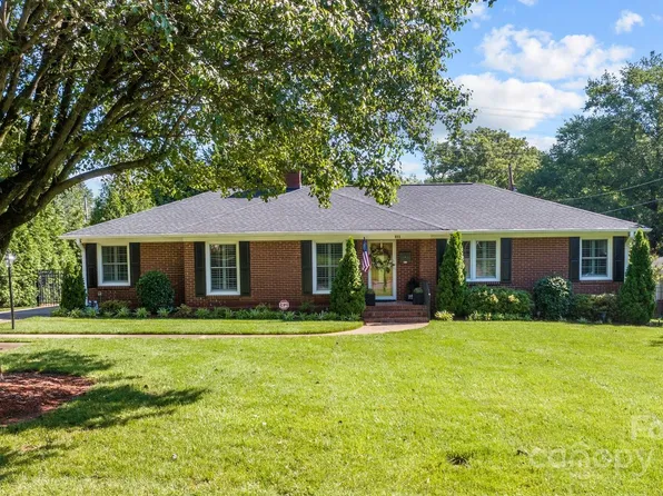 913 Fairbanks Rd, Charlotte, NC 28210