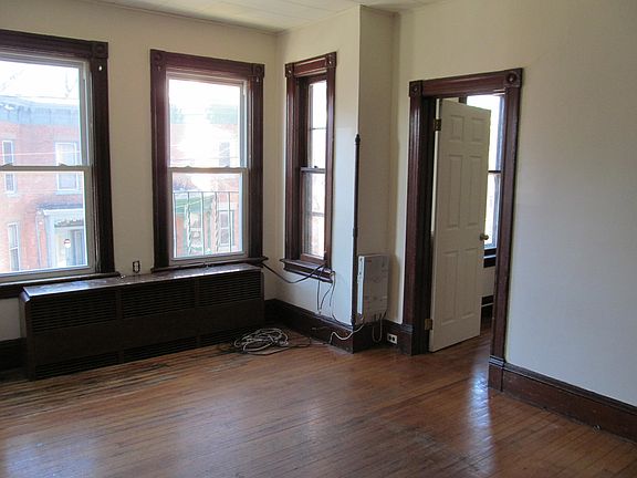 3rd image of 38 Lutheran St #2