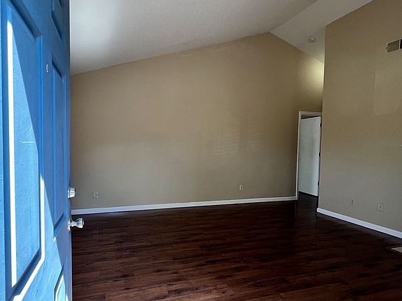 3rd image of 34 Golden Gate Cir