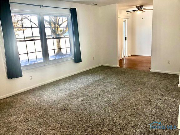 3rd image of 3796 Lakepointe Dr