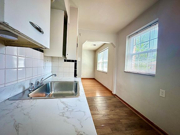 3rd image of 5821 Sunshine Dr APT F