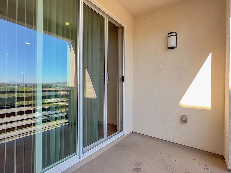 La Perla Apartments — Photo 21