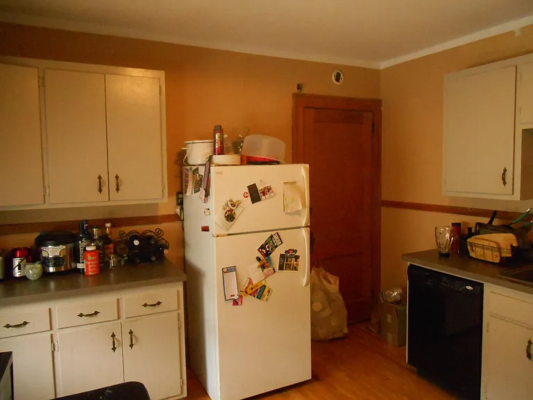 1305 W 34th St #UPPER — Photo 8