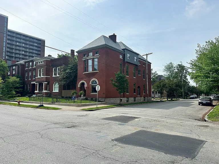 511 Bertrand St #2 — Photo 12