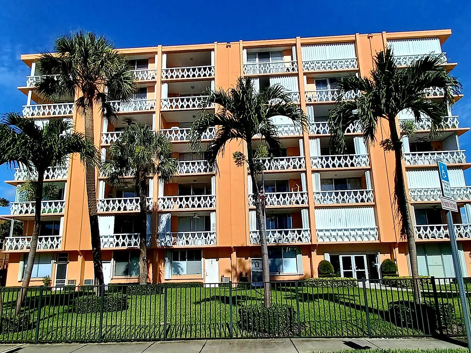 1 bed, 1.0 bath, 550 sqft, $1,875 — Photo 1
