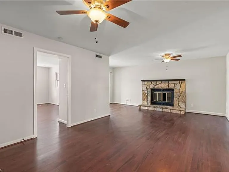 2630 Merry Oaks Trl — Photo 13