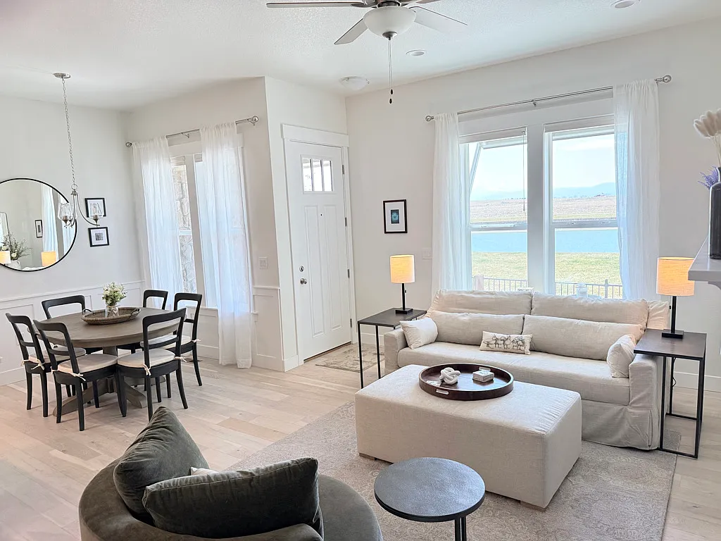 3 bed, 3.5 bath, 2367 sqft, $3,500 — Photo 4