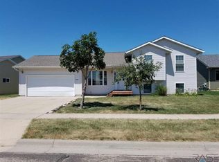 7220 W Prairie Rose St, Sioux Falls, SD 57107