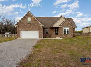 1318 Summer Station Dr, Chapel Hill, TN 37034