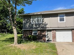 409 NE Westwind Dr APT B, Lees Summit, MO 64086