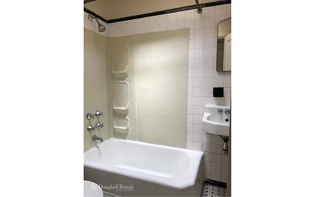 Rented by Douglas Elliman | media 20