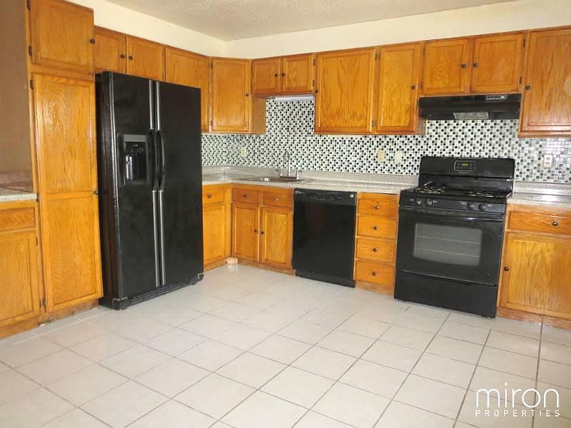 1st image of 905 Hancock St #1