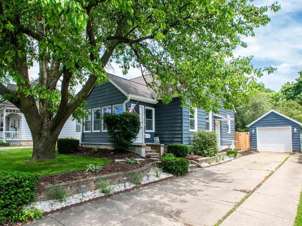 207 S High St, Washington, IL 61571