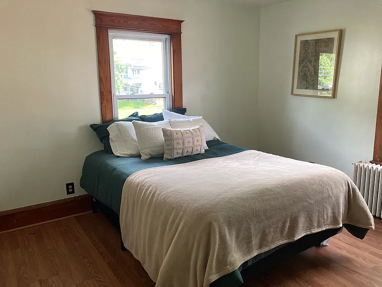 320 Malletts Bay Ave #C — Photo 10