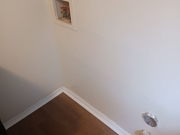 4th image of 824 S Main St APT A
