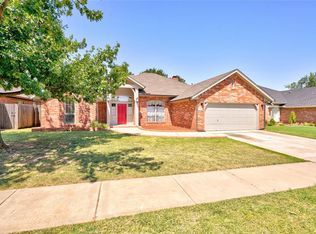 15701 Hyde Parke Dr, Edmond, OK 73013