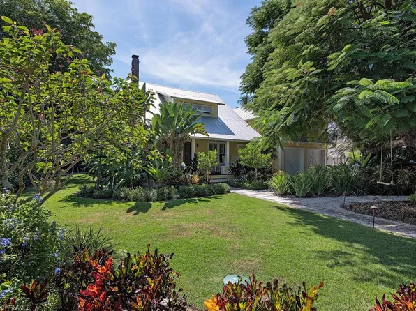 680 8th AVE S, NAPLES, FL 34102